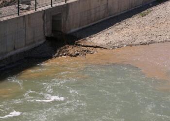 Kayyum şehrin kanalizasyon suyunu Batman Çayı’na bağladı