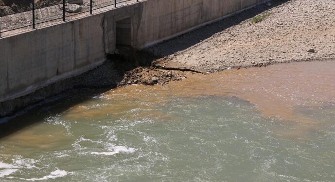 Kayyum şehrin kanalizasyon suyunu Batman Çayı’na bağladı