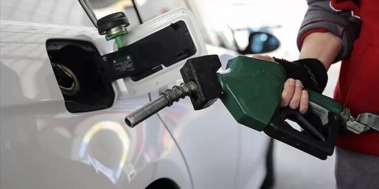Benzine bir yılda yüzde 224 oranında zam geldi