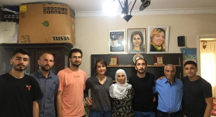 Sosyalist gençlerden Deniz Poyraz’ın ailesine ziyaret