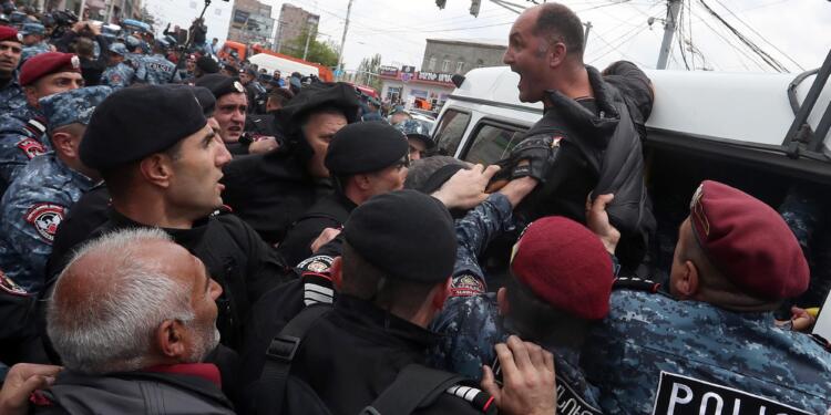 Ermenistan’da Paşinyan karşıtı protesto
