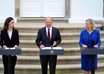 ‘Yayıncıları Erdoğan’a teslim etmeyin’