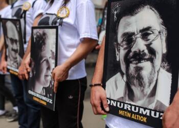 Madımak Oteli’ni yakmaya gelen iki kişinin ismi 9 yıl sonra anıttan kaldırıldı