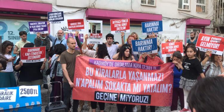 Kadıköy’de kiracı protestosu: Sokakta mı yatalım?