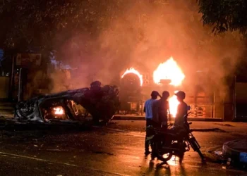 İsyan istifayla dinmedi: Sri Lanka’da Rajapaksa ve vekillerinin evleri ateşe verildi