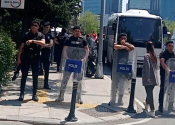 Enerji işçileri Sabancı Kuleleri önünde gözaltına alındı