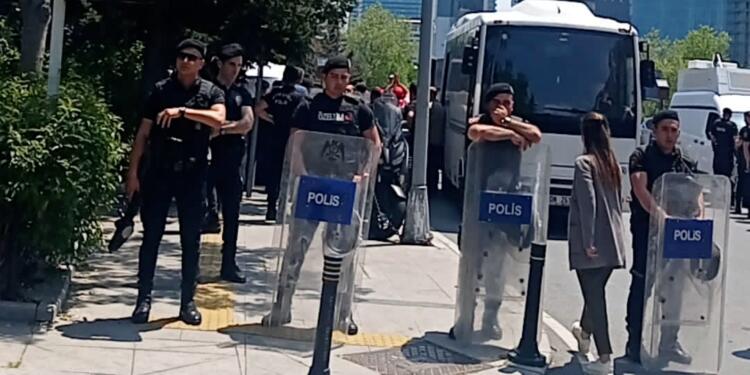 Enerji işçileri Sabancı Kuleleri önünde gözaltına alındı