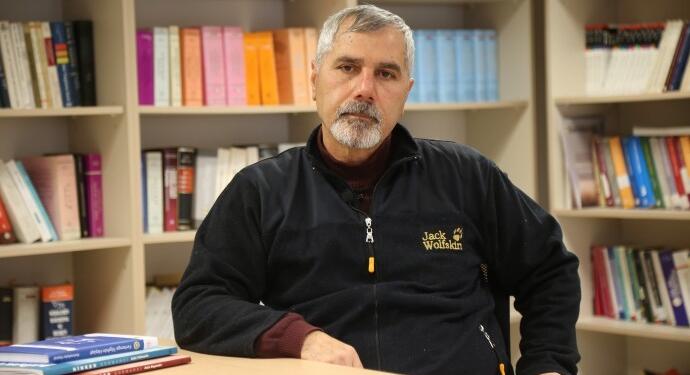 Dil bilimci Tan: Paralel bir eğitim sistemi yaratılabilir