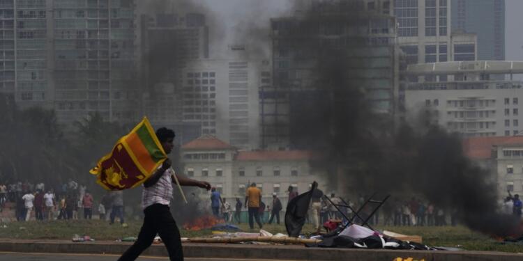 Sri Lanka’da soykırımcı hükümet düştü