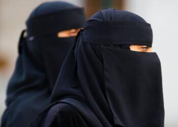 Taliban kadın TV çalışanlarına peçe zorunluğu getirdi