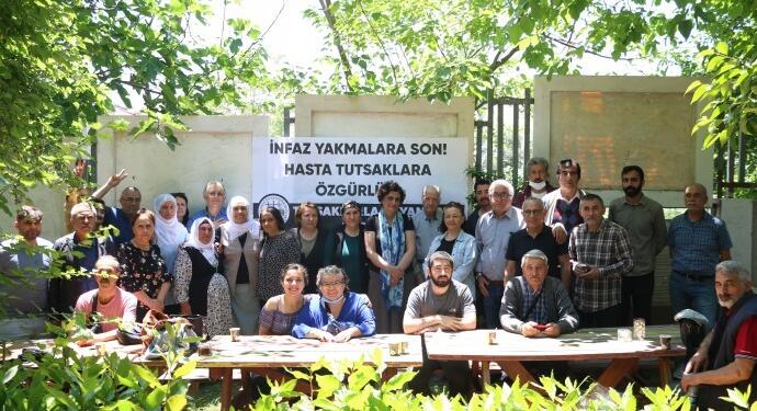 Tutuklu yakınları, hasta tutukluların serbest bırakılmasını istedi