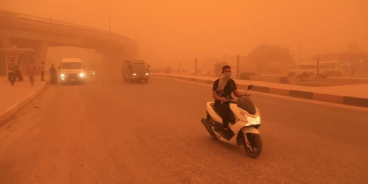 Bağdat’ta kum fırtınası: Okullar tatil edildi