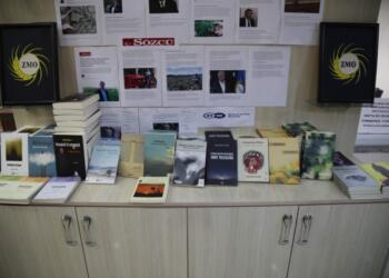 Tutuklu yazarların kitapları için imza günü