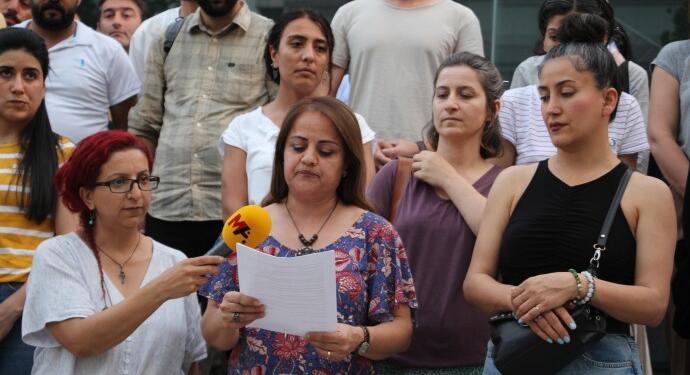 Sanatçılardan saldırılara tepki