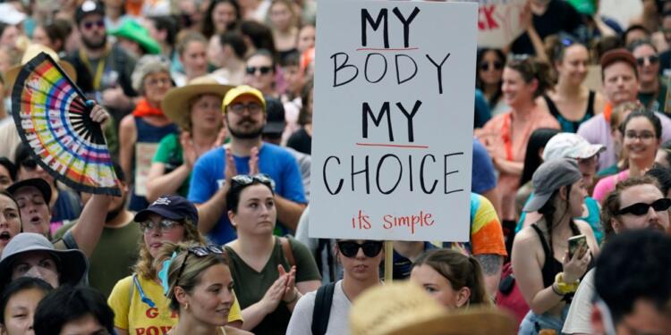 ABD’de kürtaj hakkı anayasal hak olmaktan çıkarıldı