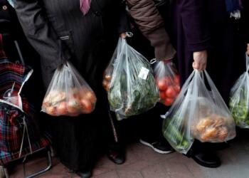 Yoksulluk artıyor, asgari ücret eriyor