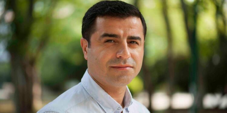 Demirtaş: Erdoğan adaylığını geri çekmek için zaman kazanmış olabilir