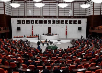 AKP bütçeyi denkleştiremedi, ek bütçe teklifi komisyondan geçti