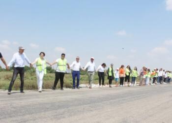 Çevre kirliliğine karşı insan zinciri