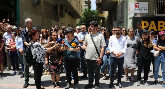 Gazetecilerin gözaltına alınması protesto edildi: Özgür basını susturmaya gücünüz yetmeyecek