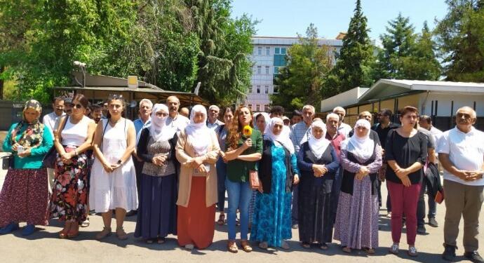 Tutuklu yakınları: Siz babanızı 30 yıl beklediniz mi?