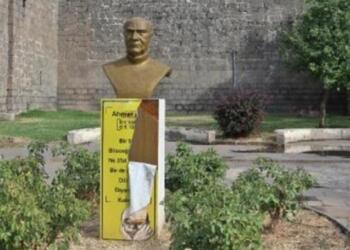 Ahmed Arif’in büstü tahrip edildi
