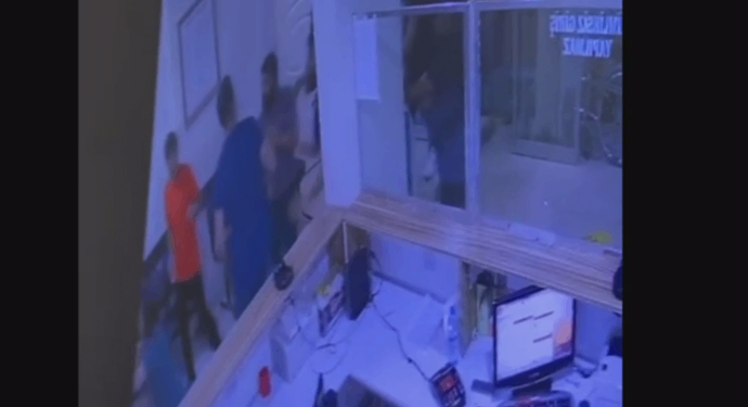 Bir sağlık emekçisi daha şiddete uğradı