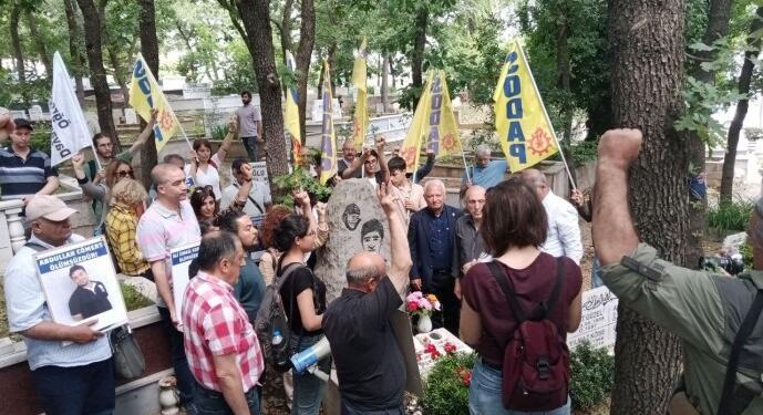 Ayvalıtaş mezarı başında anıldı: Mehmet’in adı yumruklarımıza kazılı