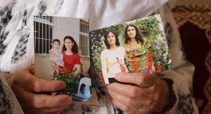 Kadın tutuklulara çıplak arama ve kelepçeli işkence