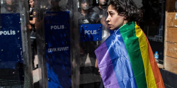 Saldırı ve ablukaya rağmen Onur Yürüyüşü gerçekleşti