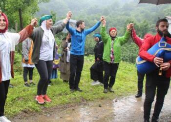 Rize’de taş ocağı projesi iptal edildi: Köylüler horon teperek kutladı