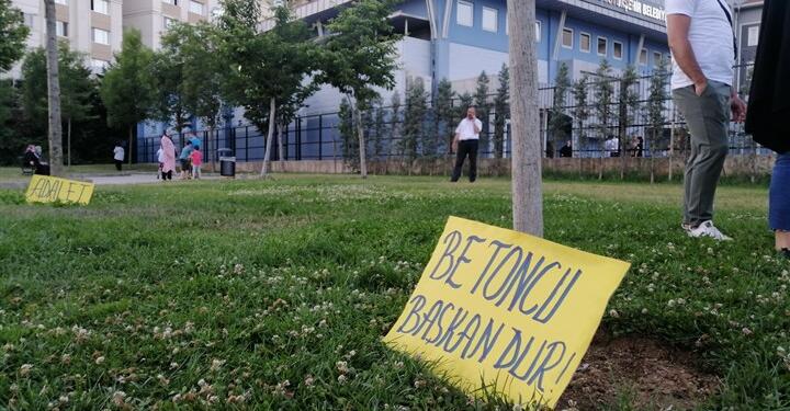 Çekmeköy’de AKP’li belediye parka sabah 5’te kepçelerle girdi