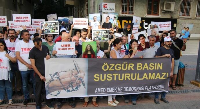 Amed Emek ve Demokrasi Platformu’ndan gazetecilere destek eylemi
