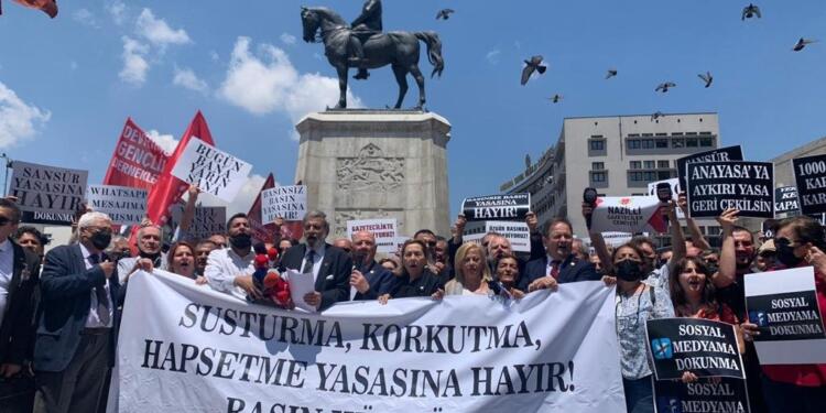 Sansür Tasarısı sonbahara bırakıldı