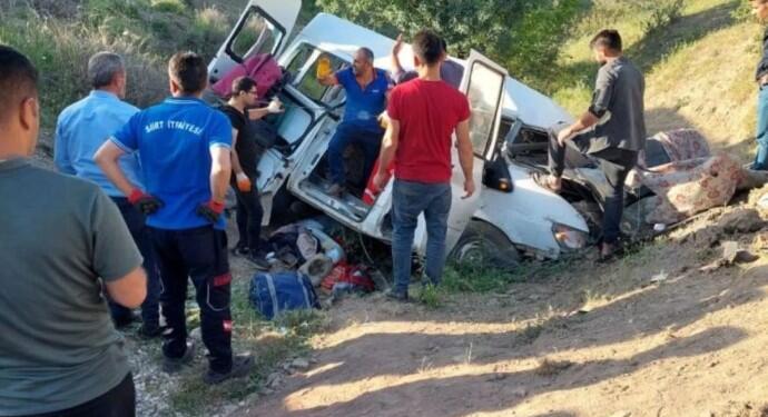 Siirt’e minibüs uçuruma yuvarlandı: 4 işçi hayatını kaybetti