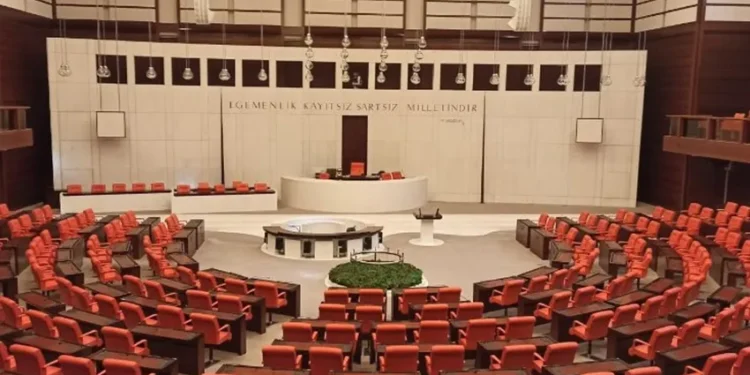 Uca’dan Cegerxwîn büstü için soru önergesi