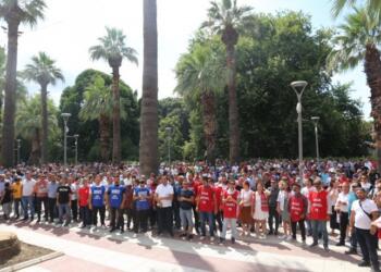 İzmir Büyükşehir Belediyesi işçilerinden protesto
