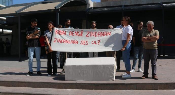 İzmir’de hasta tutuklular için tabutlu eylem