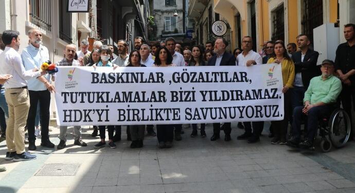 HDK Genel Merkezi binasının önünde protesto