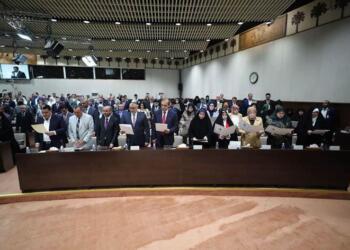 Krizin aşılamadığı Irak’ta yedek vekiller seçildi