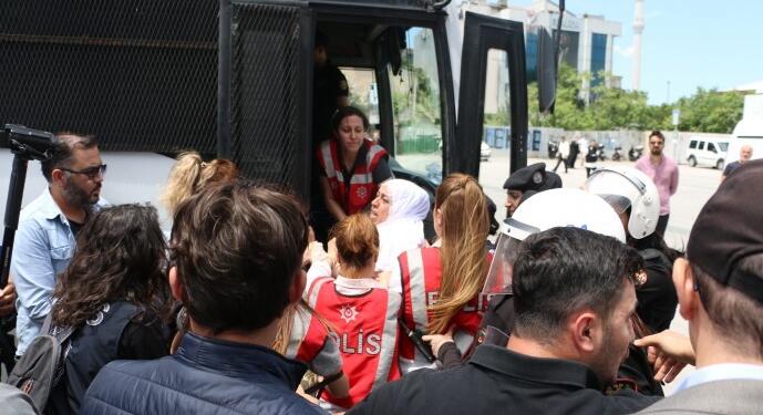 Adalet Nöbeti’ndeki ailelere polis saldırısı