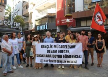 Gençlerden eylem: Direnişi savaş çığırtkanlarına karşı daima galip gelmiştir