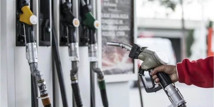 Zamlar bitmek bilmiyor: Motorin 30 TL’yi geçti