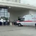Sağlık Bakanlığı önünde ambulans şoförü kendini araca kilitledi