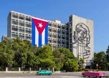 ABD Küba’ya uçuş yasaklarını kaldırdı