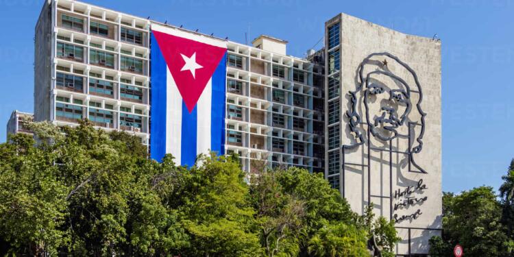 ABD Küba’ya uçuş yasaklarını kaldırdı