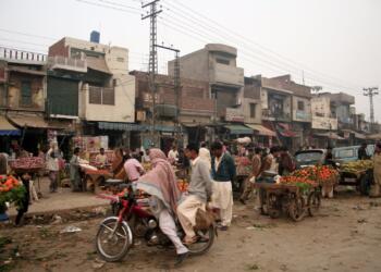 Pakistan’da ekonomik krize karşı bakandan ‘az çay için’ uyarısı