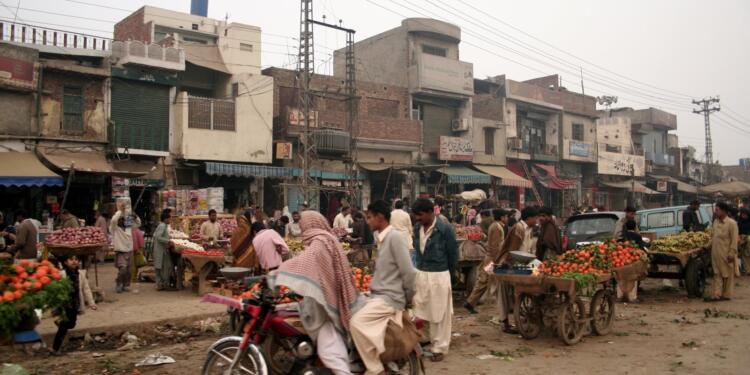 Pakistan’da ekonomik krize karşı bakandan ‘az çay için’ uyarısı