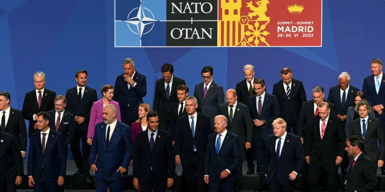 Kürtler üstünden pazarlık: İsveç ve Finlandiya NATO’ya davet edildi