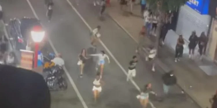 Philadelphia’da sokaktakilere ateş açıldı: 3 kişi hayatını kaybetti